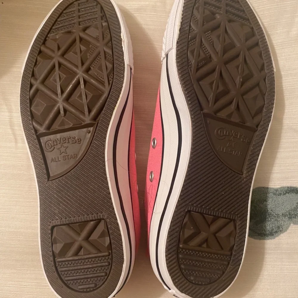 Pink Converse - Picture 4 of 5